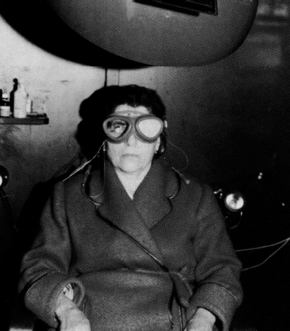Position of the patient during examination inside Faraday's cage